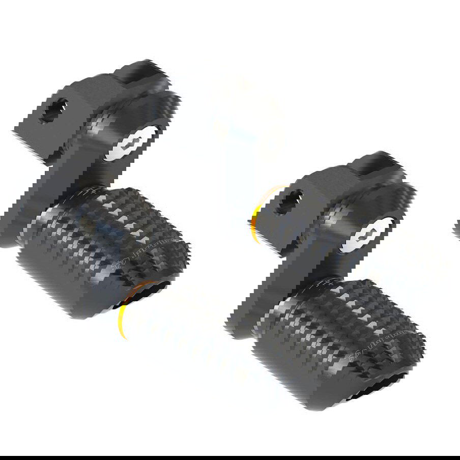 Комплект сменных подножек на белом фоне: пара алюминиевых пег с поворотным креплением, рифленая поверхность для сцепления.