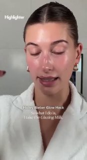 Кадр из видео: блогер демонстрирует влажное сияние кожи после нанесения Glazing Milk, лицо крупным планом и эффект свечения.