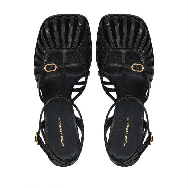 Чёрные сандалии или босоножки Ekоnika на белом фоне в каталожном формате, вид сверху, минималистичный фон.