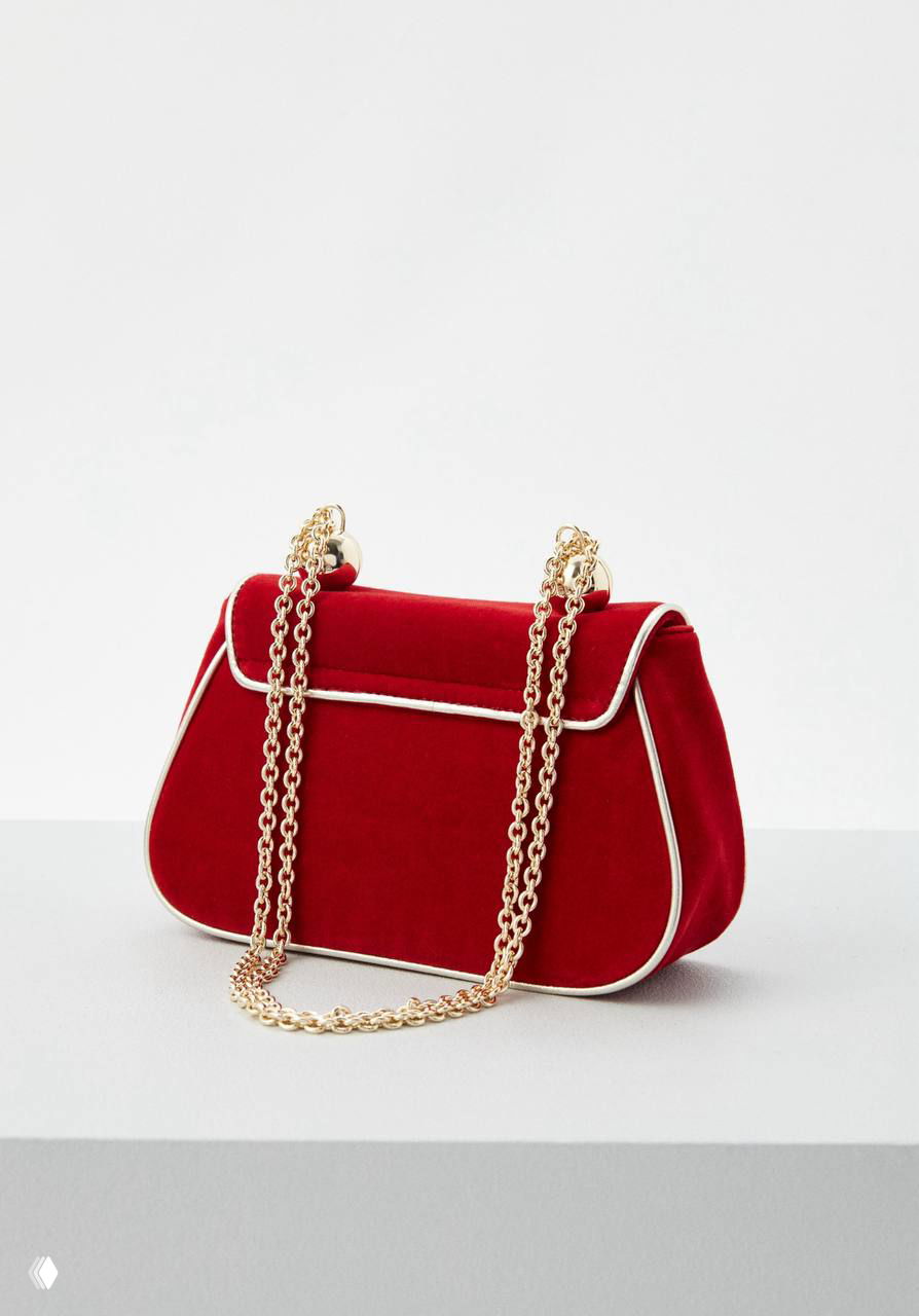 Красные сумки Furla как аксессуар к 14 февраля