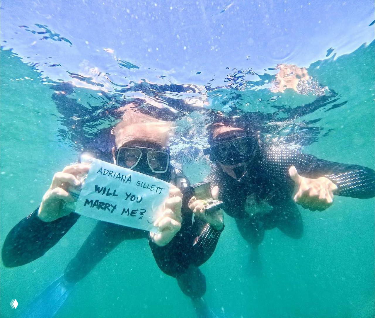 Джеймс Хэтфилд сделал предложение под водой