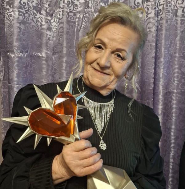 77-летняя стримерша «Бабушка Ольга» — лауреат SLAY‑2025