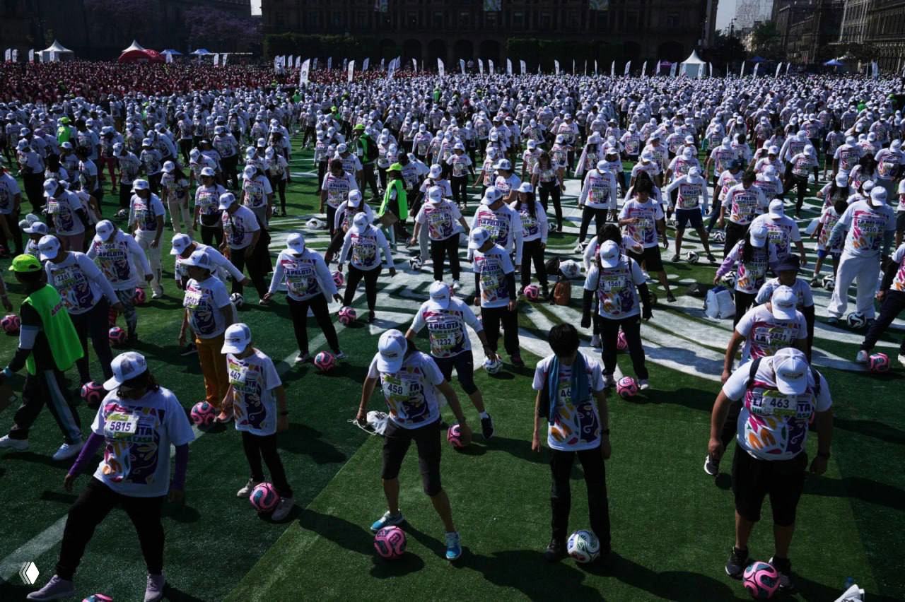 В Мексике — мировой рекорд по массовой футбольной тренировке