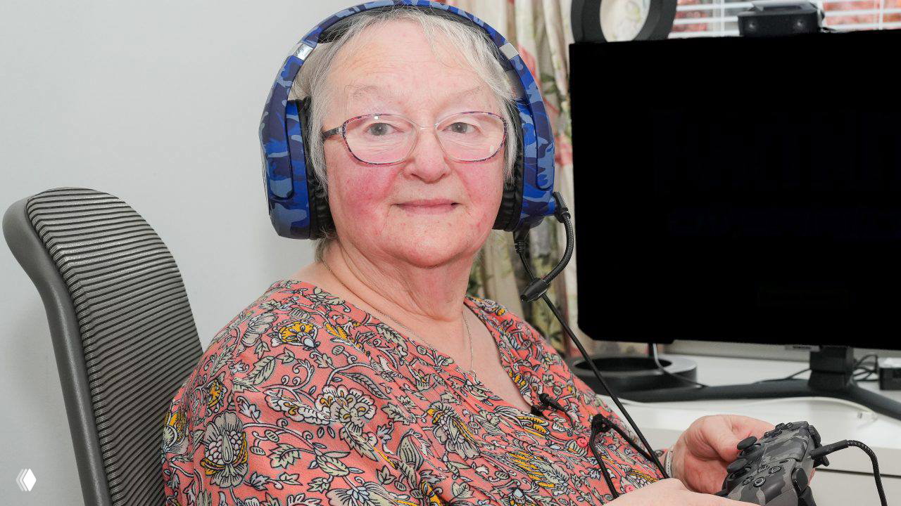 Кэт Боуи, 78 лет, стримит Fortnite и в Книге рекордов