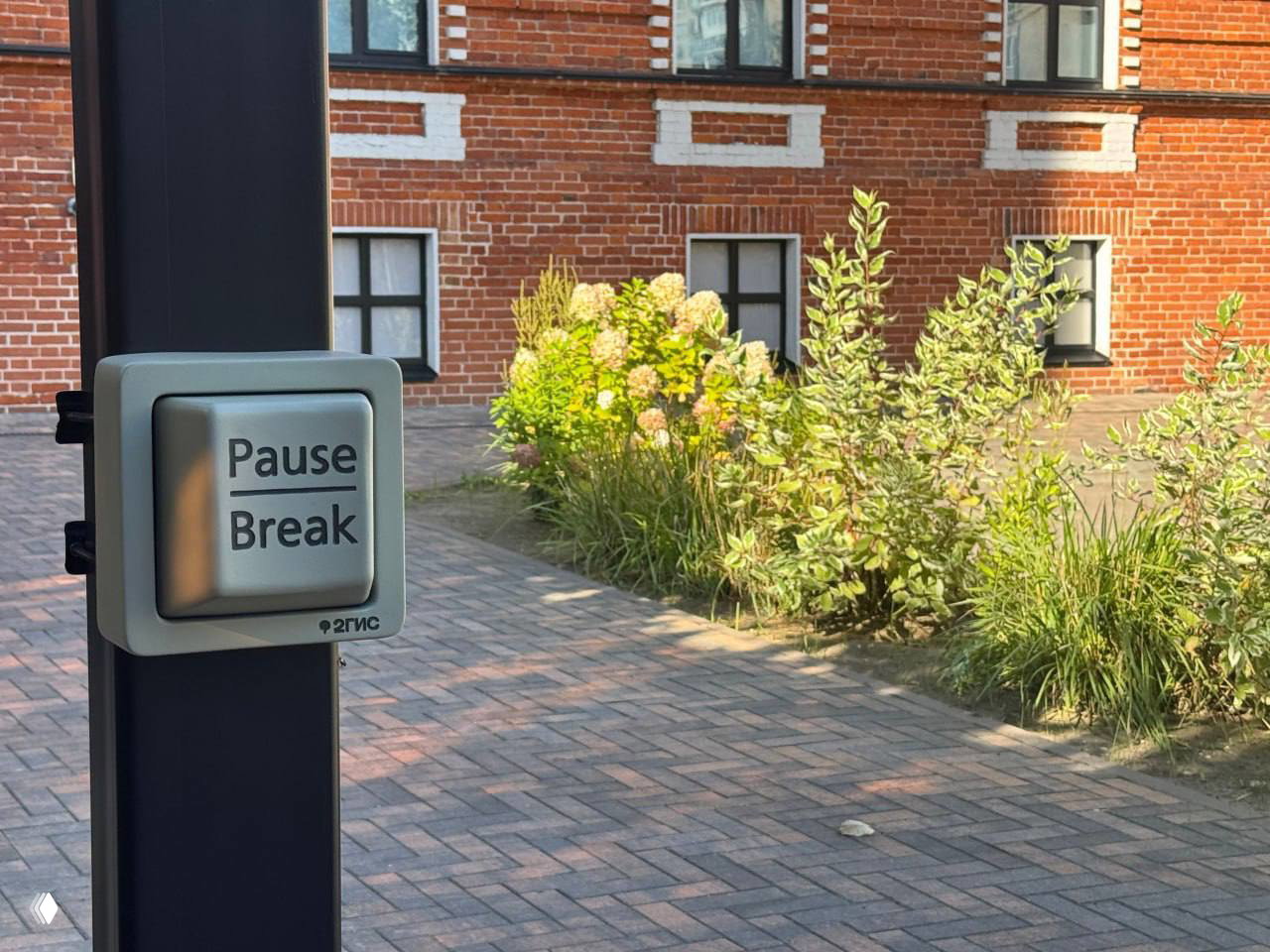 Памятник клавише Pause/Break в Музее криптографии