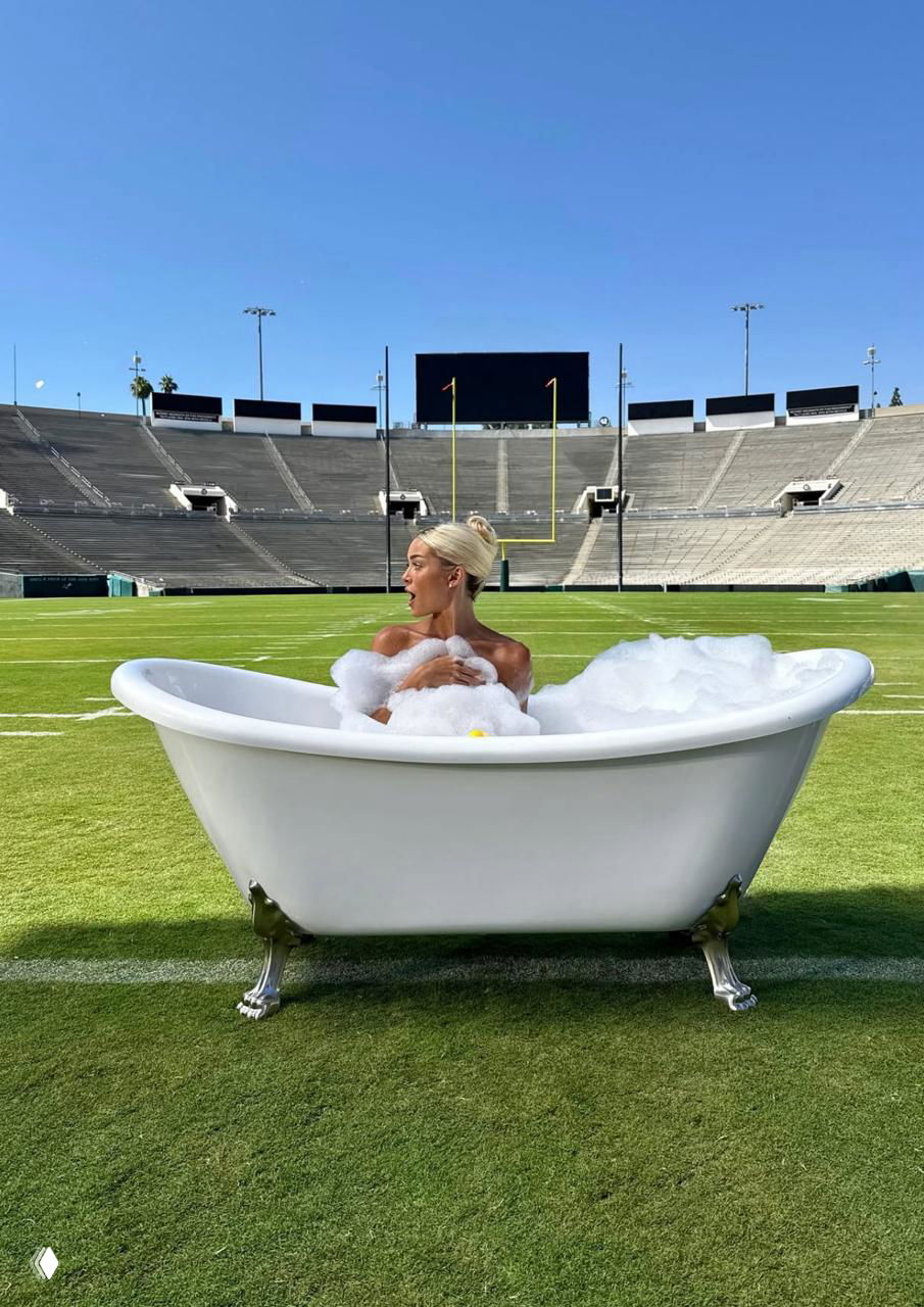 Необычная фотосессия Ливви Данн