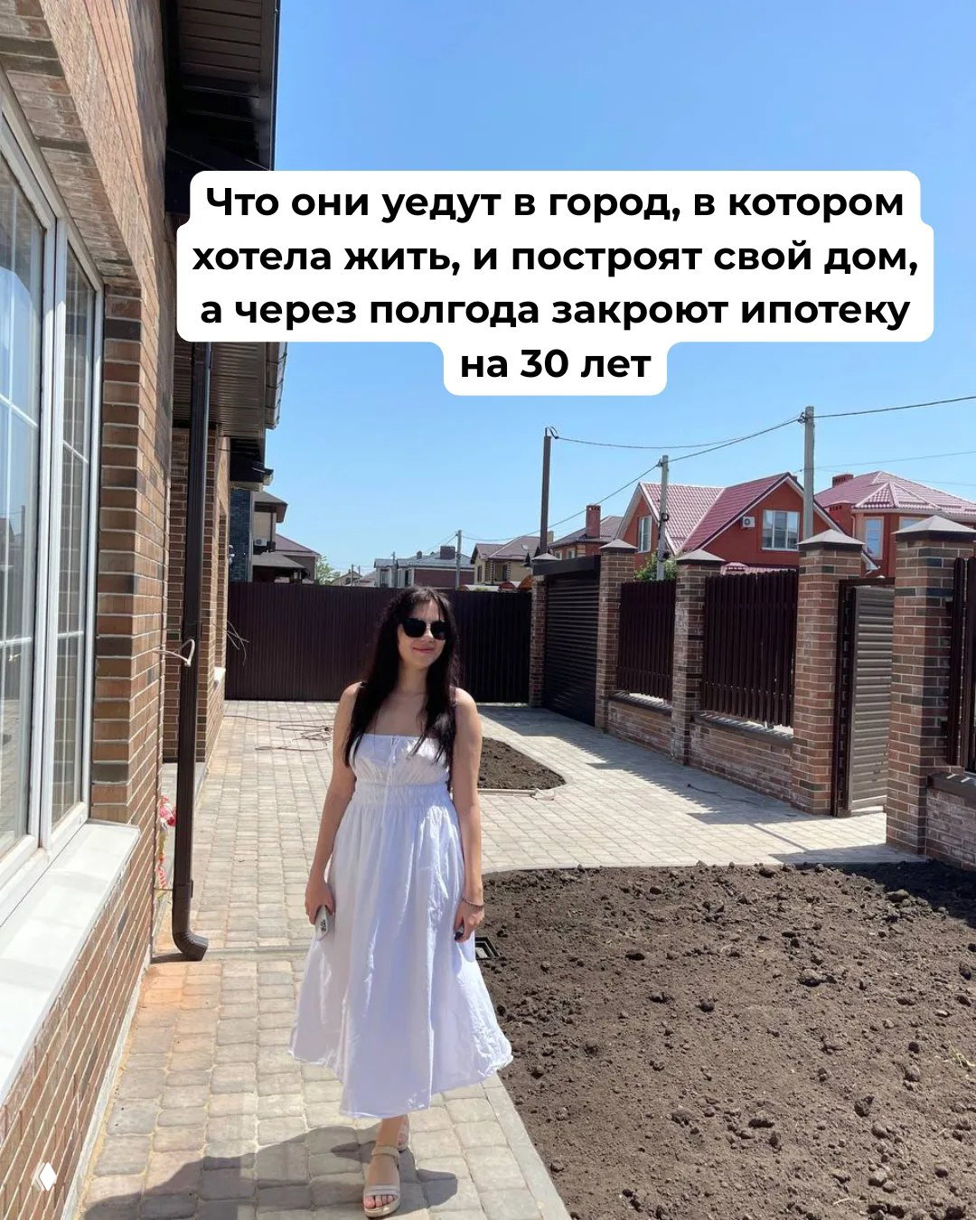 Фото автора с мужем на фоне древней пирамиды в путешествии — кадр о поездках, которые стали частью жизни и свободы после успеха блога.