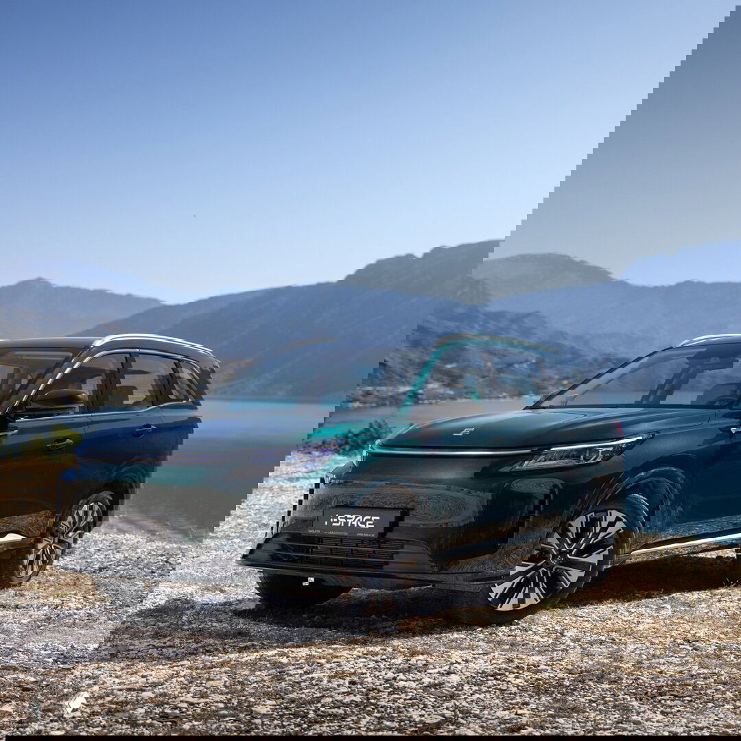 Гибридный полноприводный кроссовер EVOLUTE i-SPACE 4x4