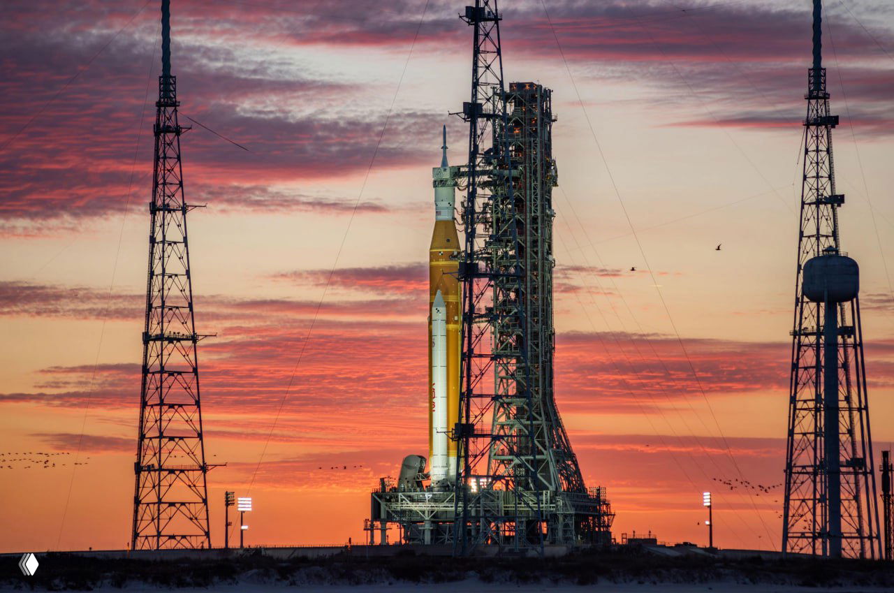 Первый с 1972 года полет астронавтов к Луне отложили