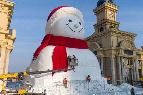 В Харбине построили гигантского снеговика 23,8 м