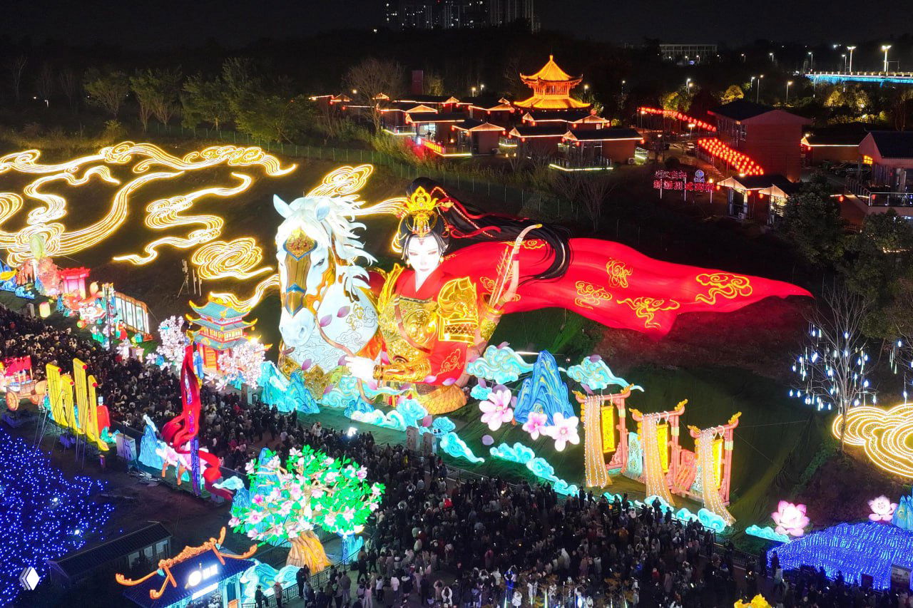 В Цзыгуне открылся 32-й фестиваль фонарей