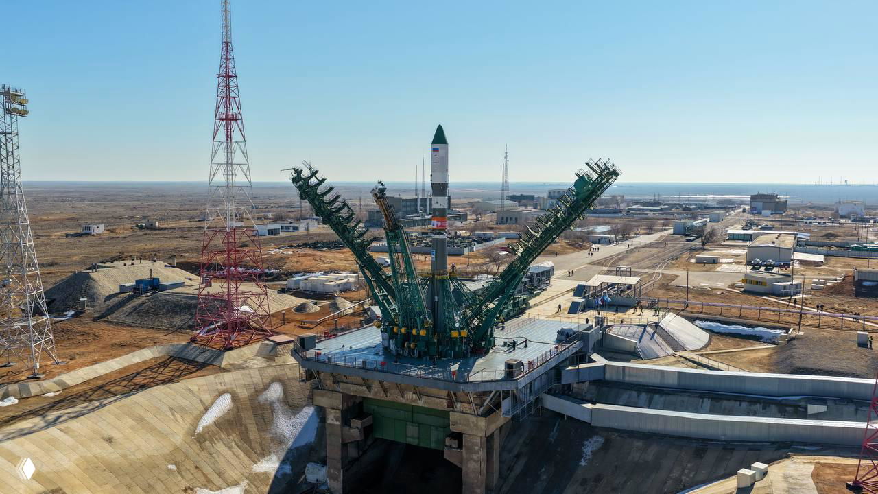 На Байконуре вывезли ракету на отремонтированную площадку