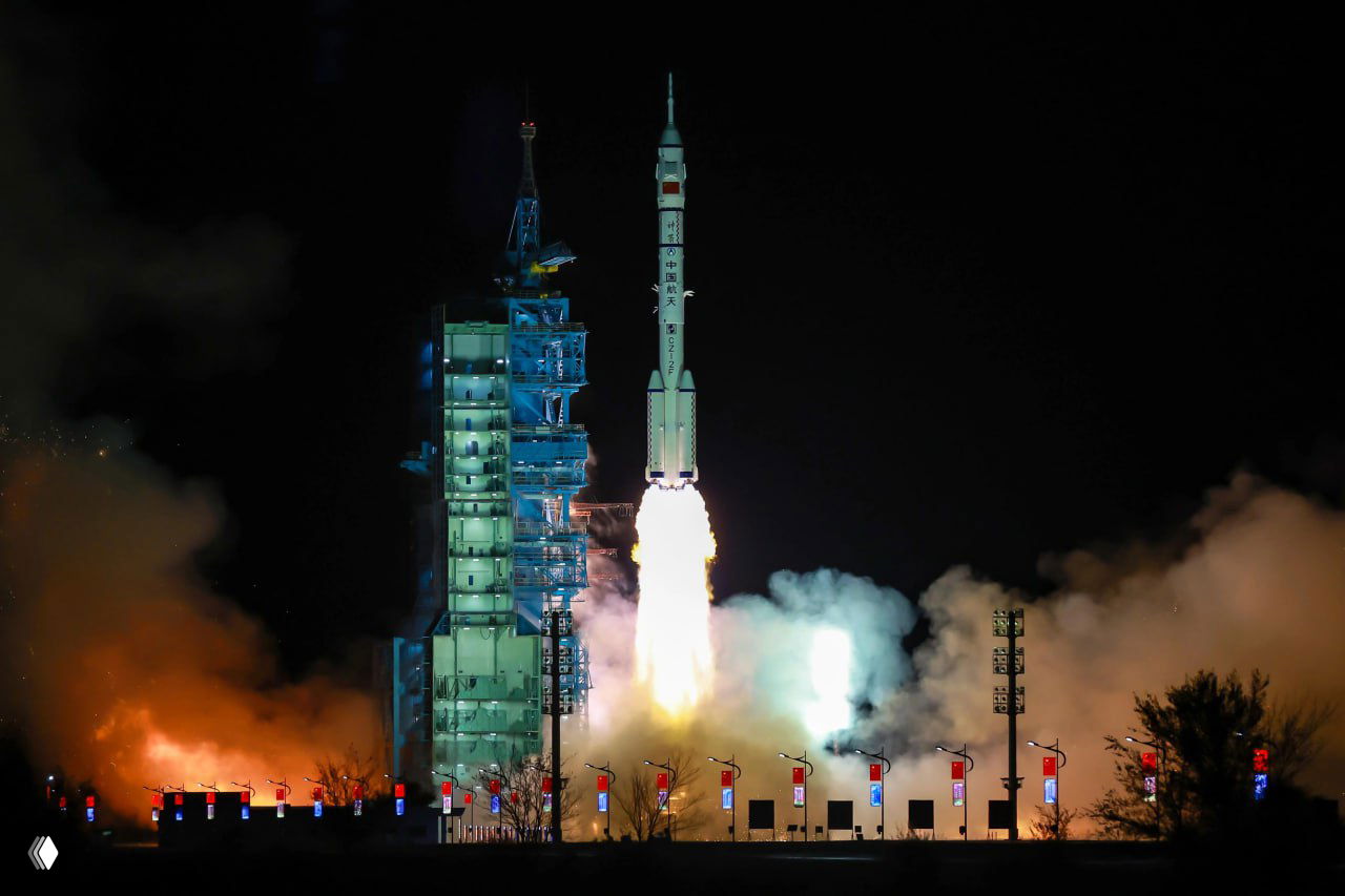 Китайские космонавты остались без корабля