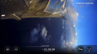 Кадр с бортовой камеры Starship: вид на атмосферу и Мексиканский залив во время возвращения, с телеметрией и таймером внизу.