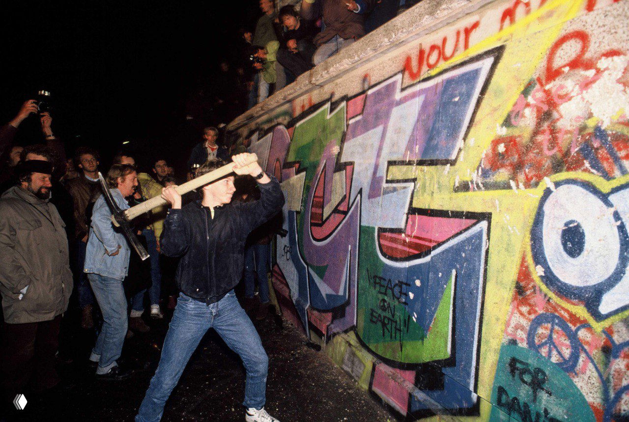 36 лет назад пала Берлинская стена