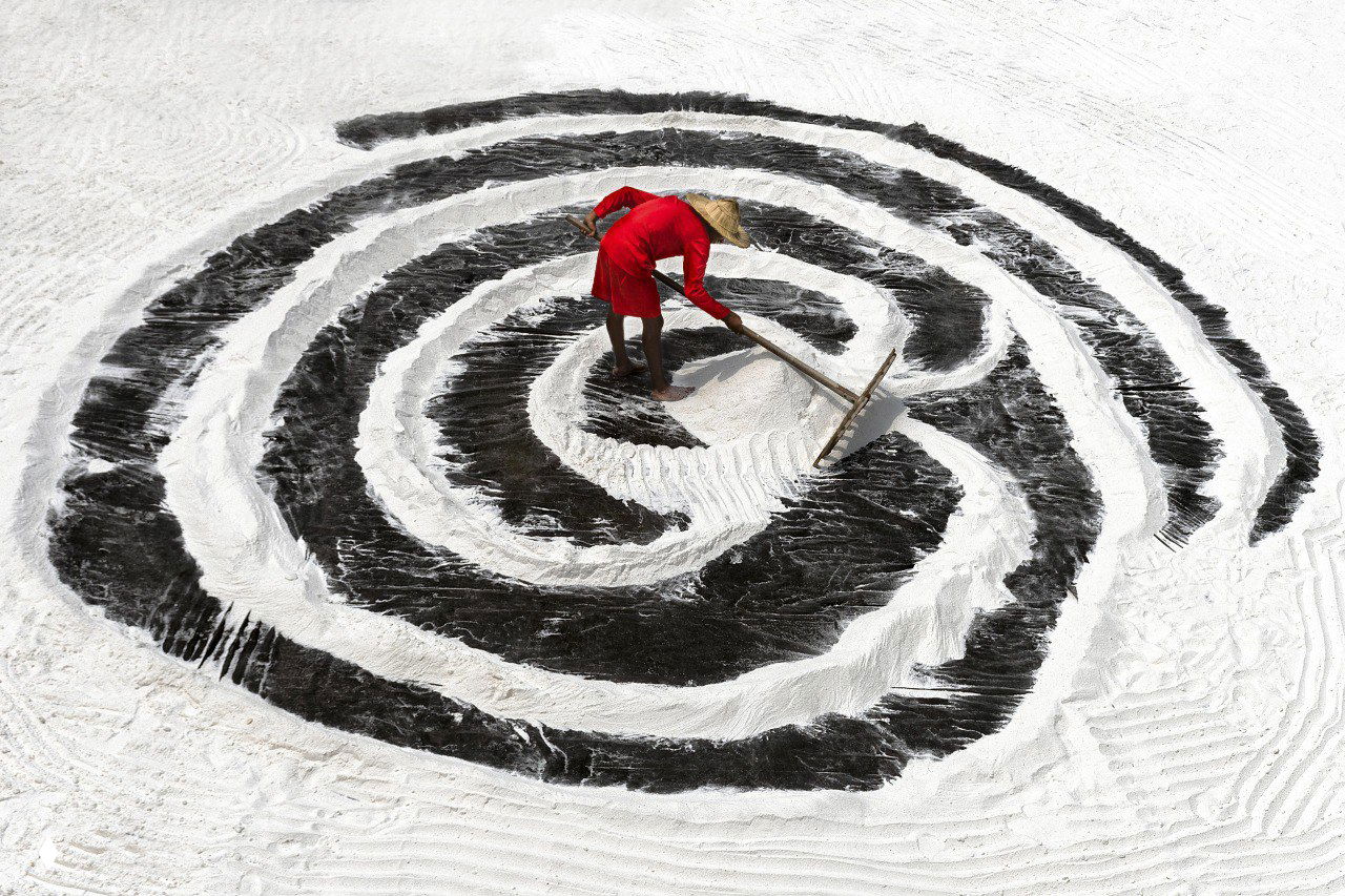 Сбор соли в Западной Бенгалии