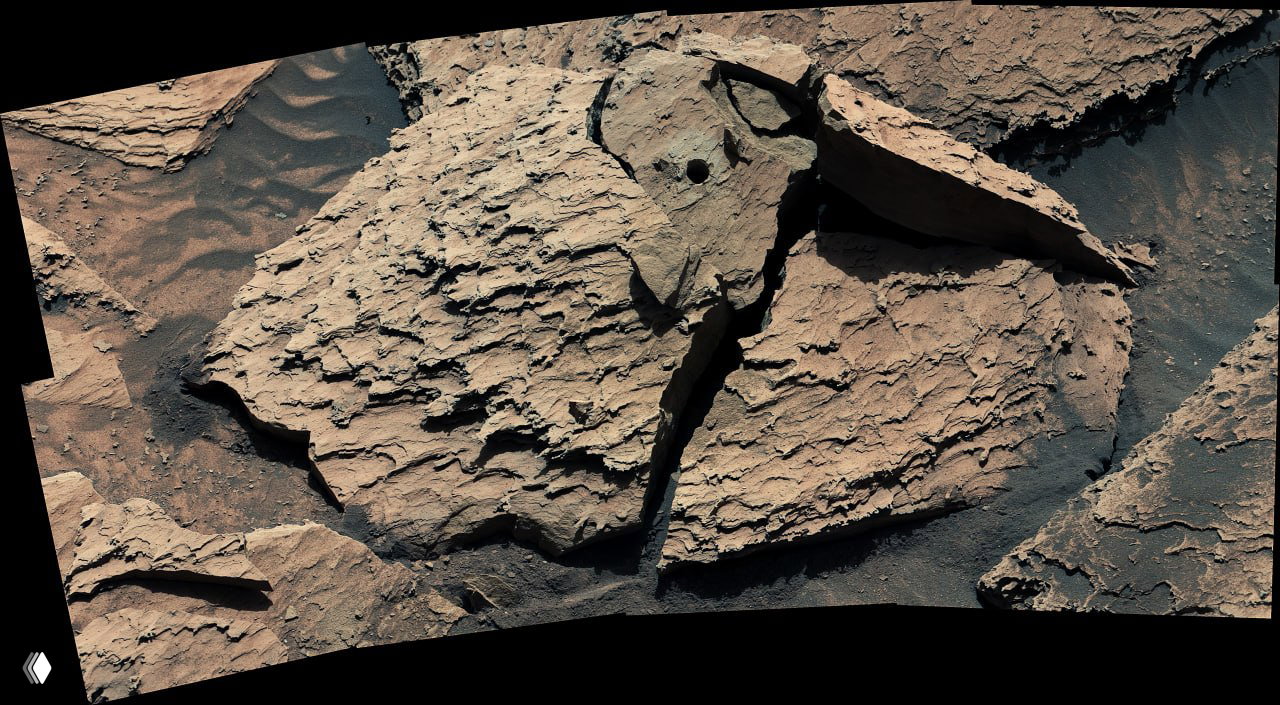 Бур Curiosity застрял в марсианском камне