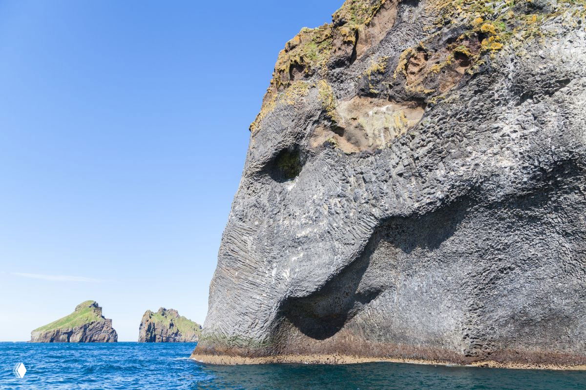 Слоновая скала (Halldorsskora) у побережья Исландии