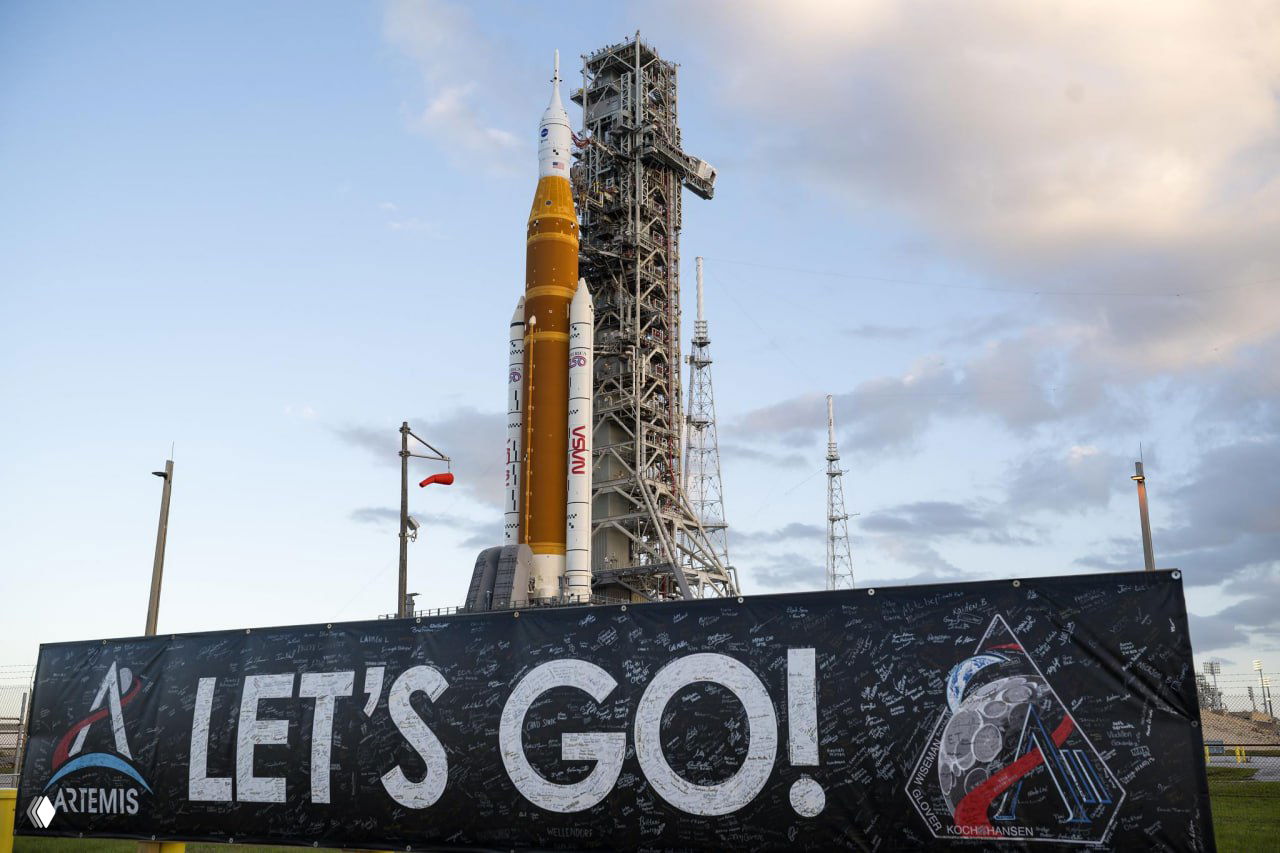 SLS во второй раз вывезли на стартовую площадку во Флориде