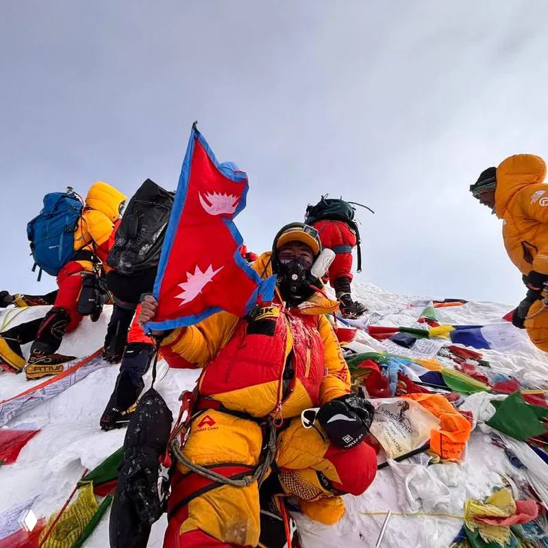 Непалец Таши Гьялцен: 4 восхождения на Эверест за две недели