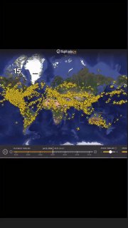Карта Flightradar24 с плотными жёлтыми метками самолётов по всему миру, иллюстрирующая рекорд суточных рейсов 23 июля 2026.