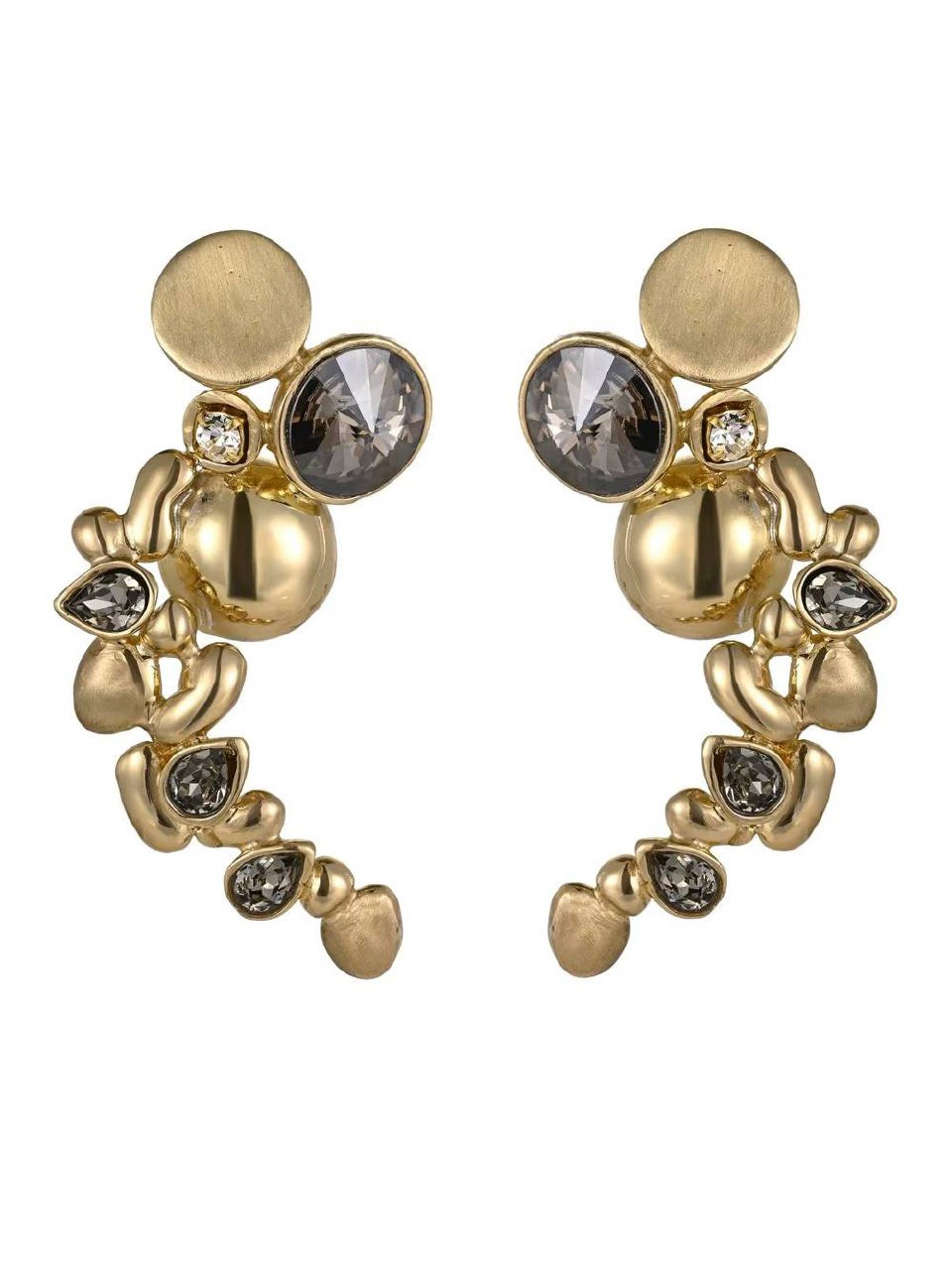 Крупные фрагменты металлических форм и блеска — композиция из серебристых и золотистых деталей, передающих фактуру авторских украшений KALLIOPE.