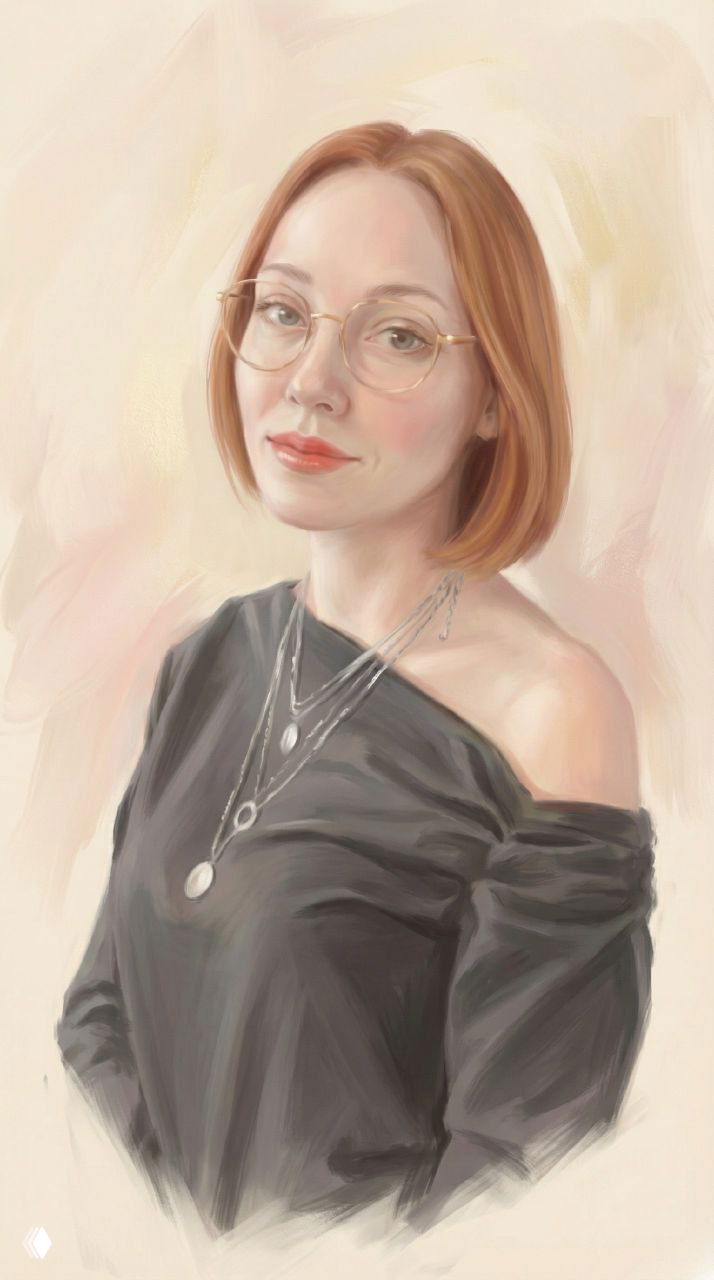 Портретная цифровая живопись женщины с рыжими волосами в очках, в тёмной блузе и тонких цепочках на светлом нейтральном фоне.