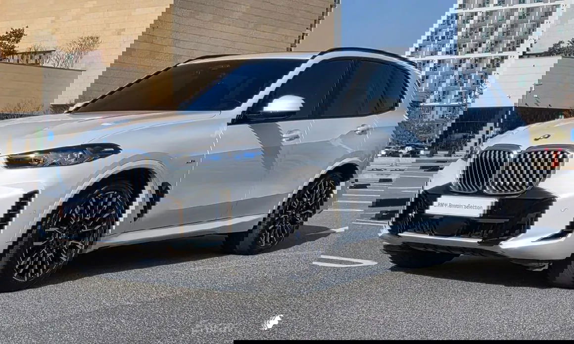 BMW X5 xDrive 40i (2023) M Sport — 381 л.с., 7 мест