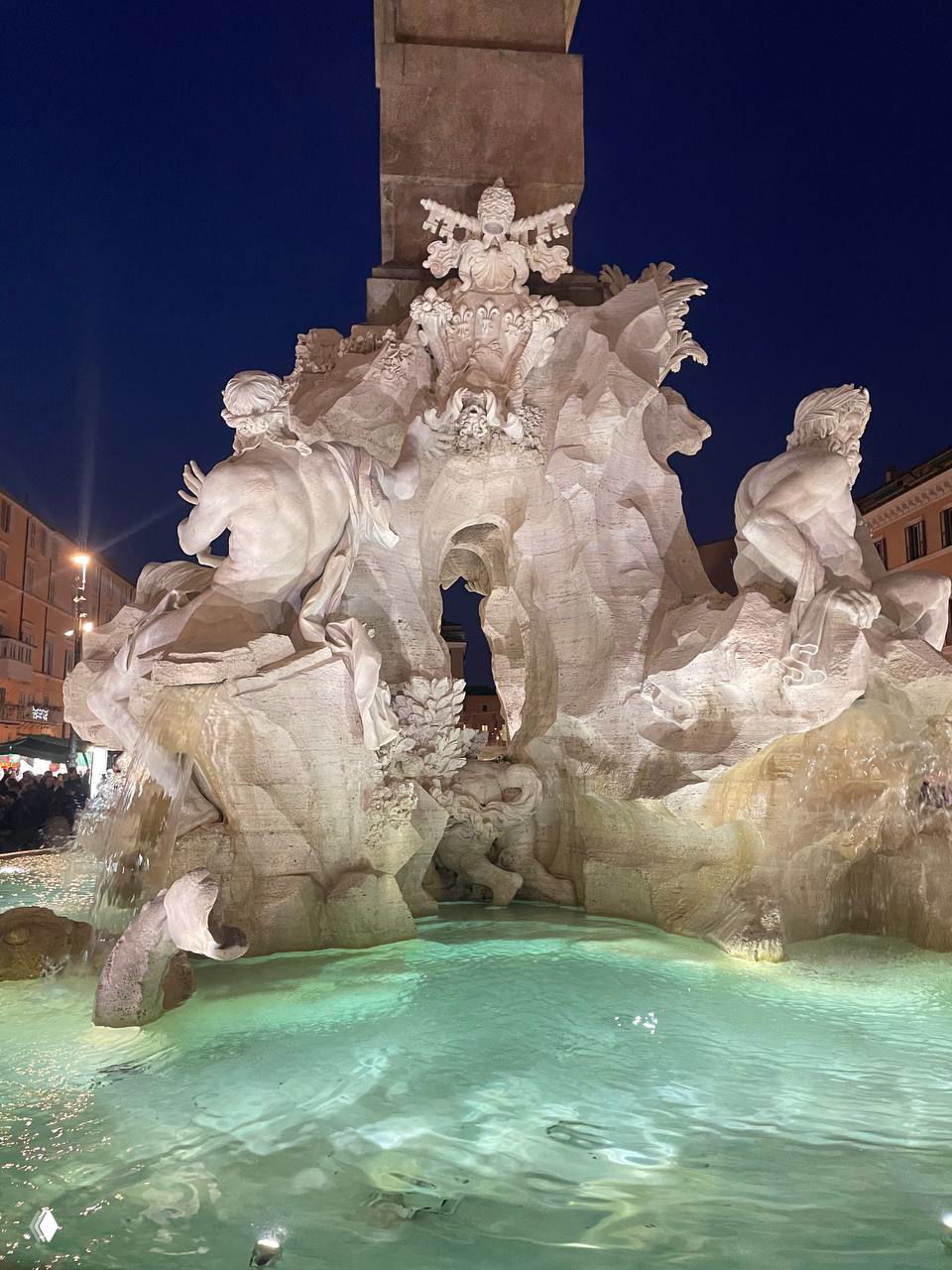 Римский рождественский базар у фонтана