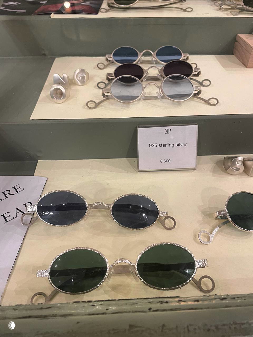 Кому серебряные очки?