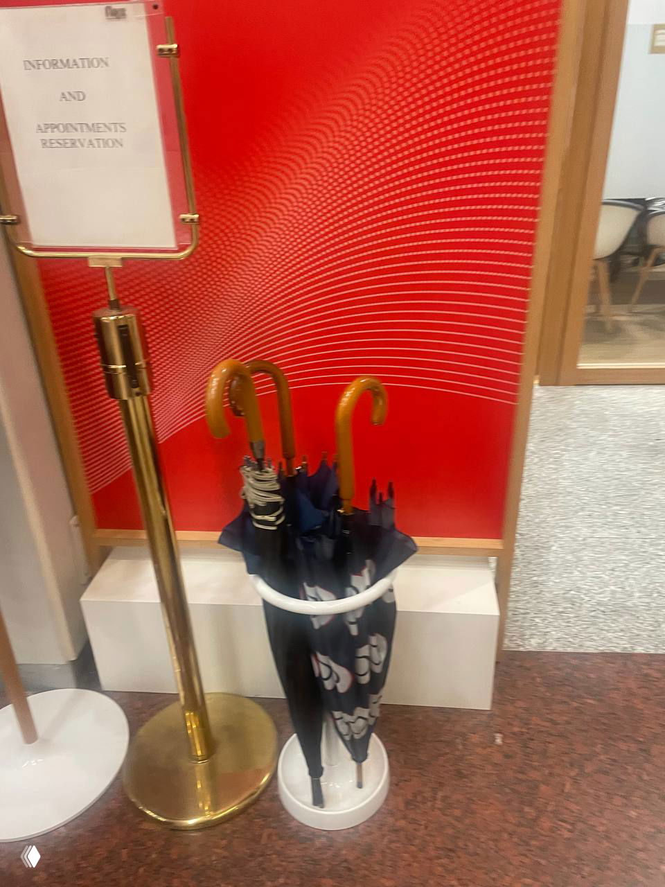 Зонты и подставки в Италии