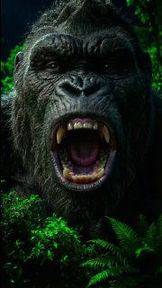 Крупный план ревущей гориллы в тропическом окружении: открытая пасть, детализированная шерсть и выразительное лицо в CGI‑стиле.