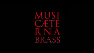 Красный логотип «MUSICAETERNA BRASS» на чёрном фоне: крупный стилизованный текстовый знак ансамбля, используемый в афише.