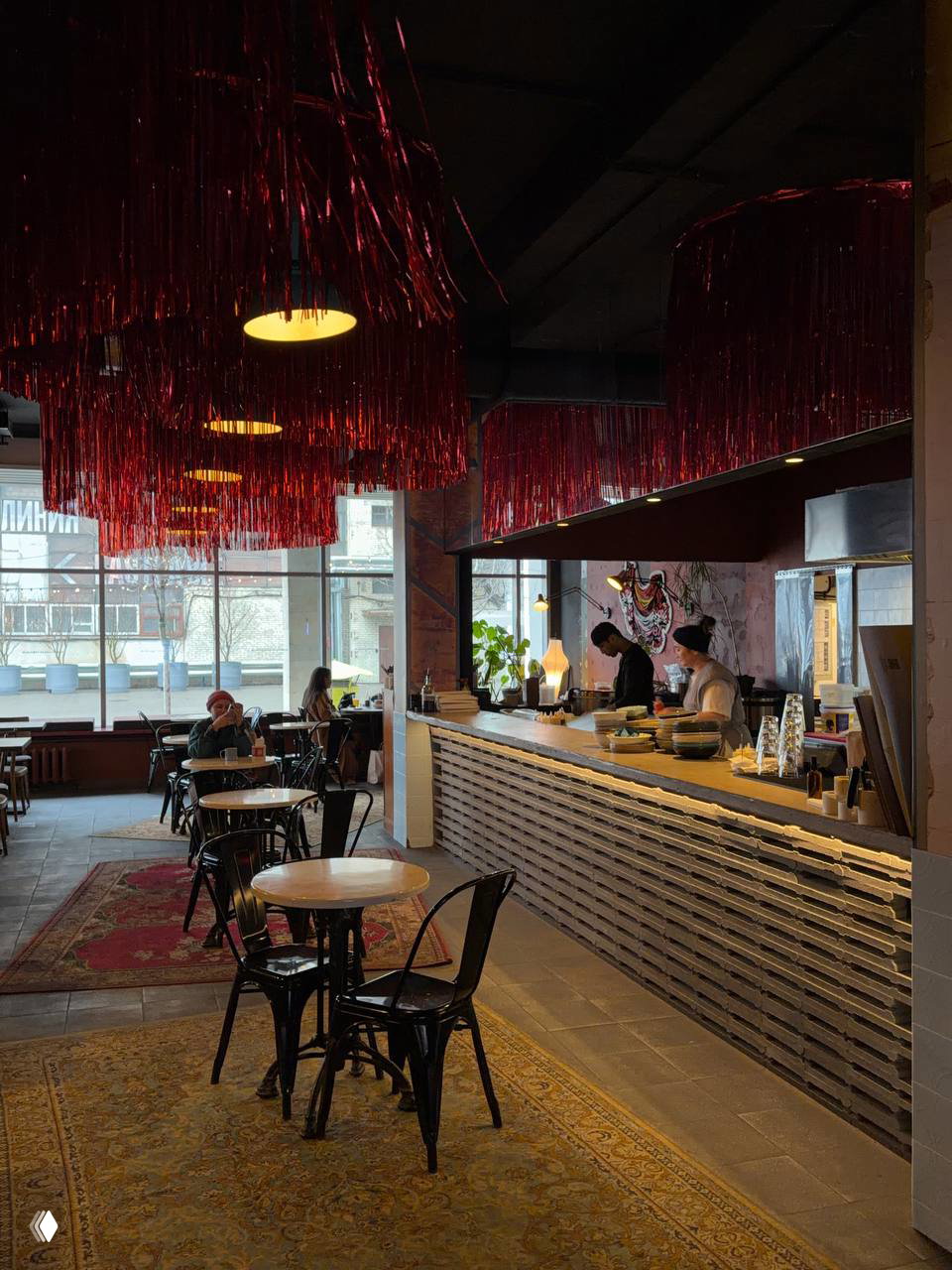 Идём есть китайскую лапшу и играть в бильярд 🍜