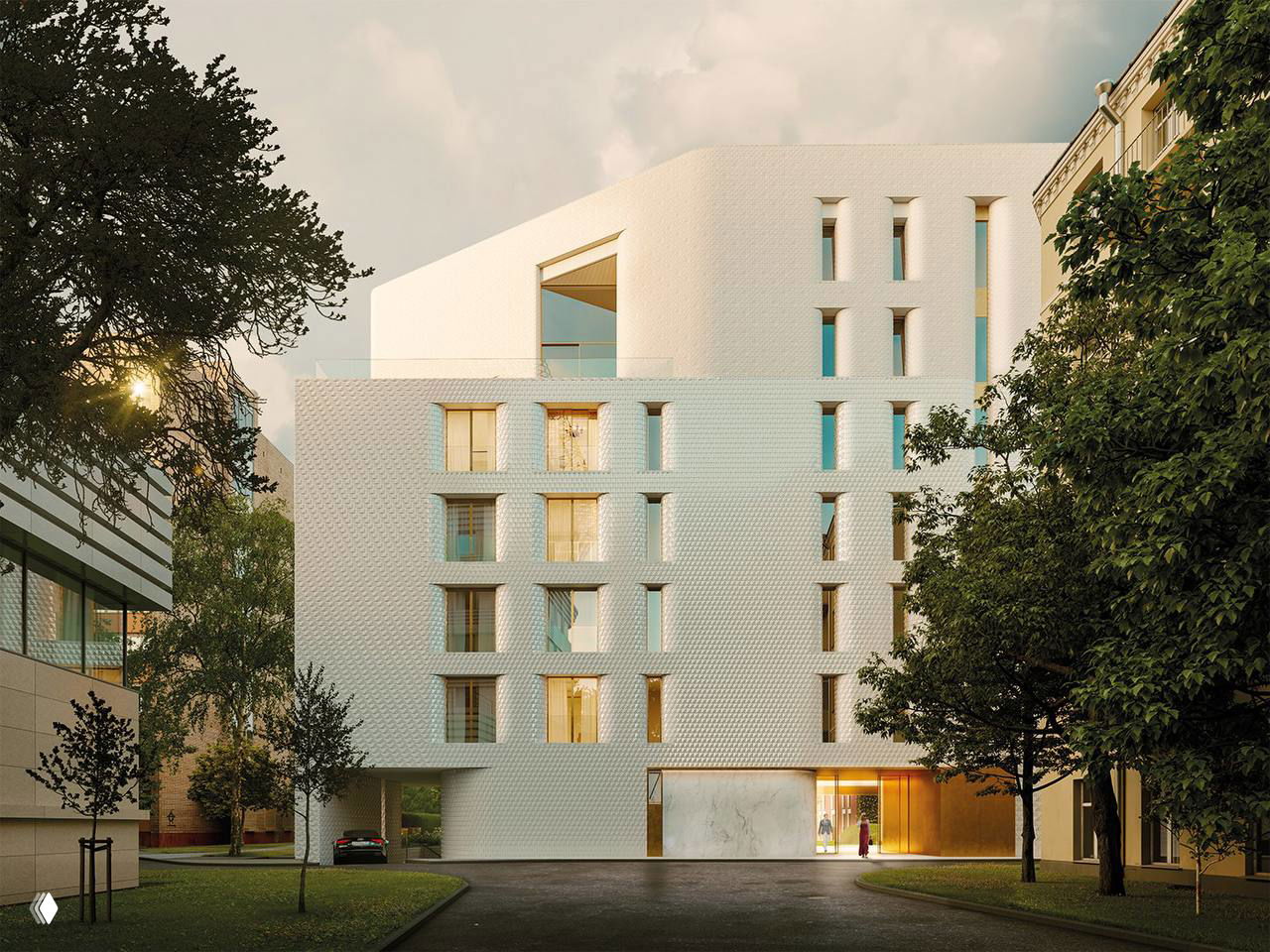 Вид двора и главный белый корпус с угловыми окнами — рендер показывает ландшафтную зону, подъездные пути и вечернее мягкое освещение комплекса.