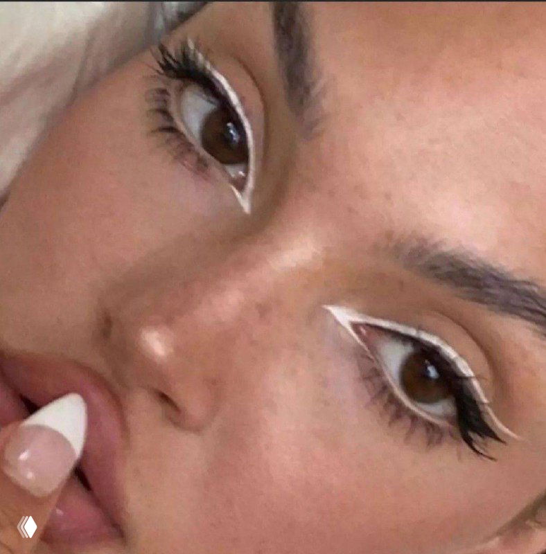 6 макияжей со стрелками на Новый год 2026