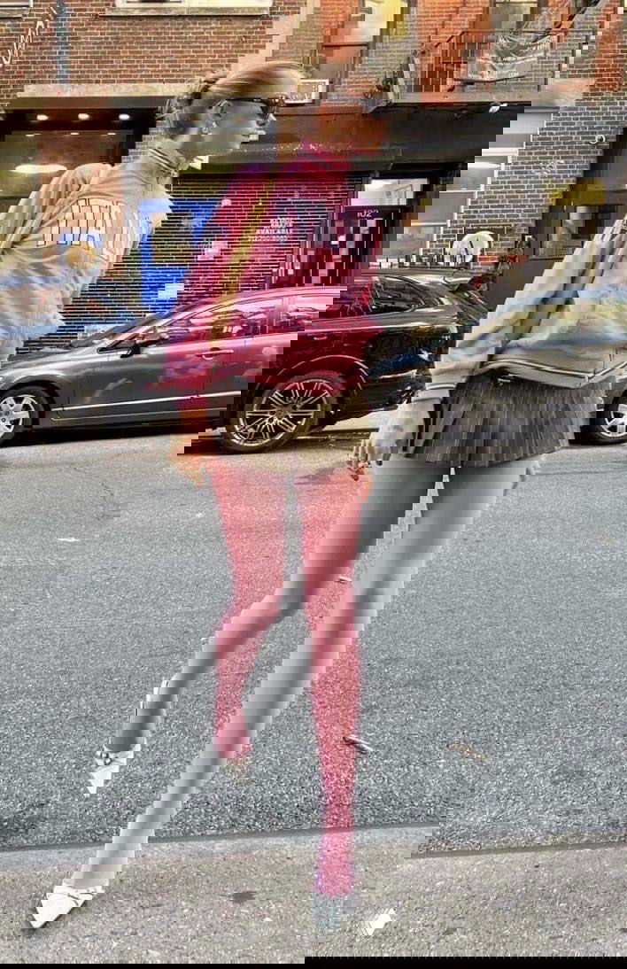 Колготки как арт-объект: весенний тренд цвета