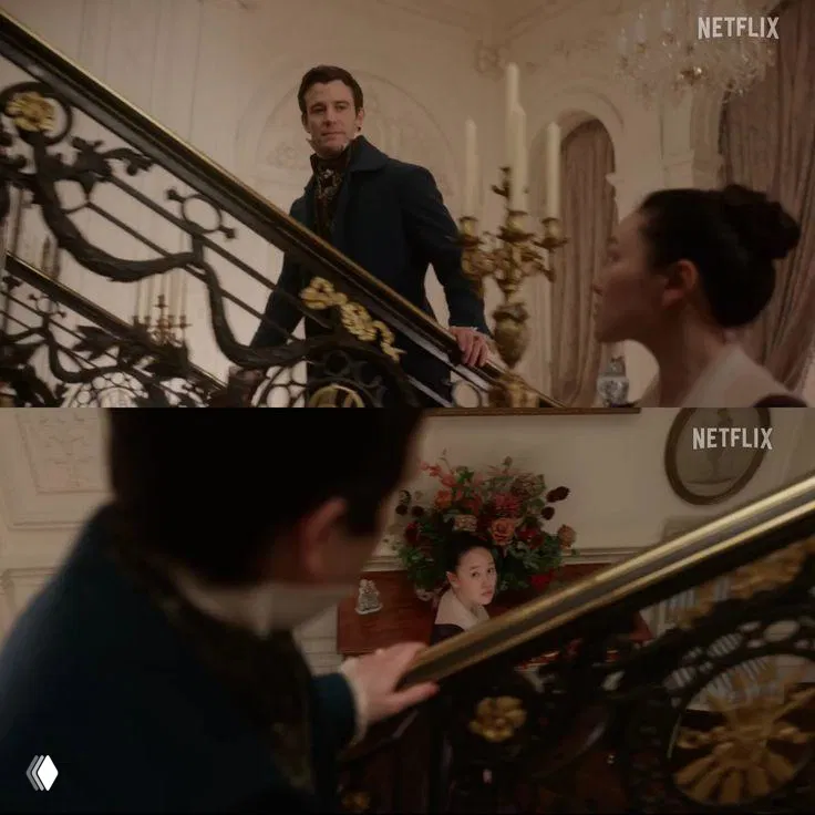 Два скриншота со сценой у лестницы: мужчина спускается по ступеням, внизу видно реакцию героини — кинематографический монтаж эпизода.