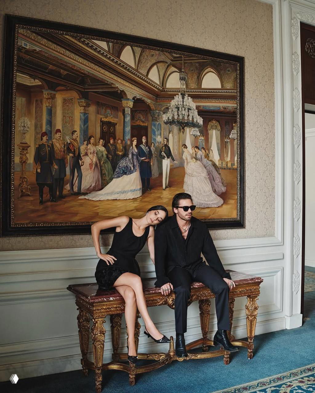 Фотосессия «old money» с Зейнеп Оймак и Таро Текином