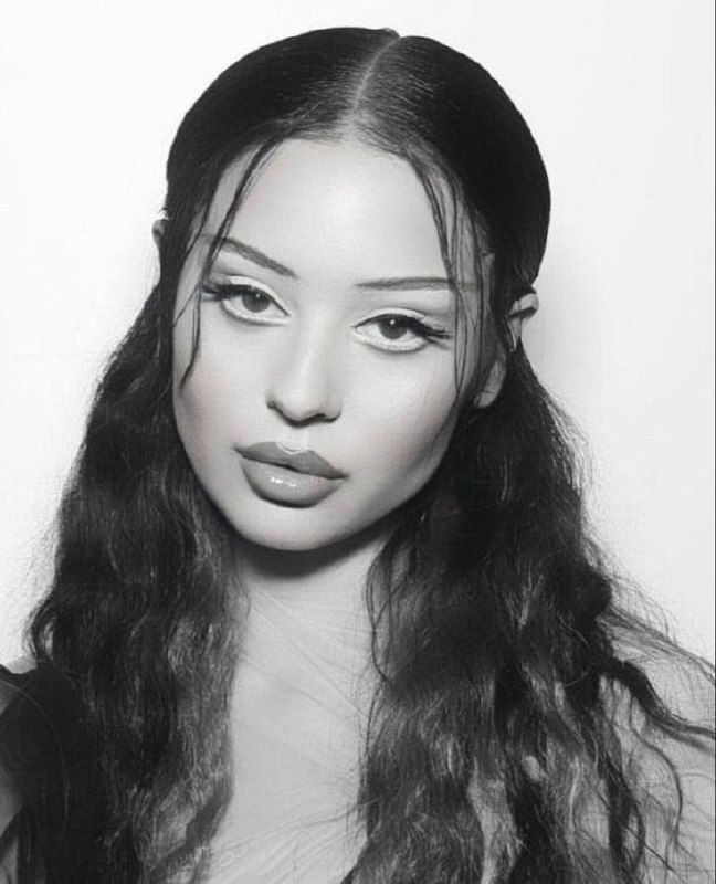 Венера в Стрельце: бьюти-образ Алексы Деми