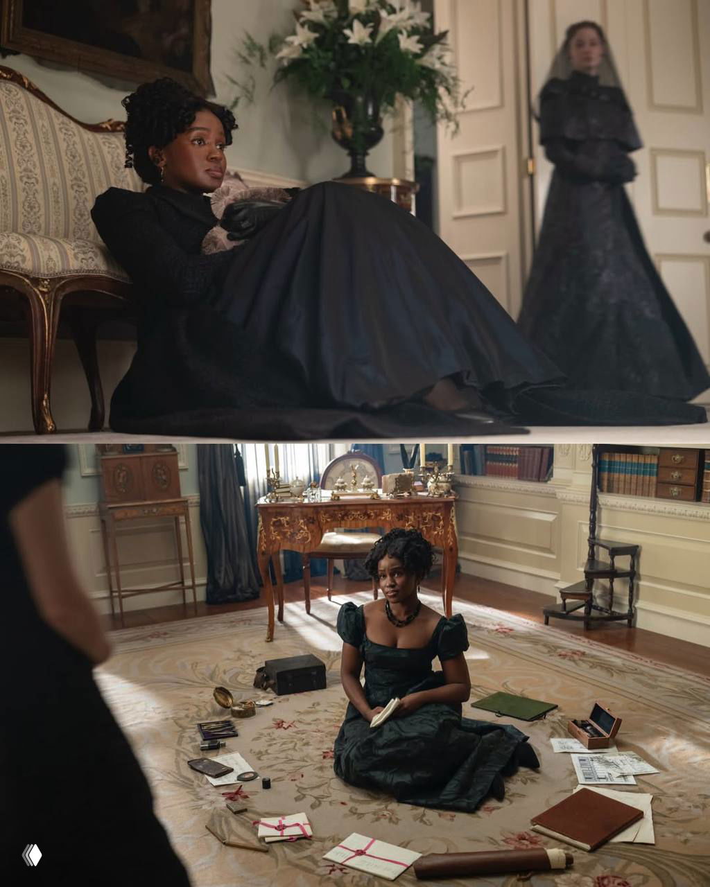 Интимная сцена в теплице: мужчина и женщина в эпохальных костюмах стоят близко, обнимаются на фоне растений и садовых горшков в оранжерее.