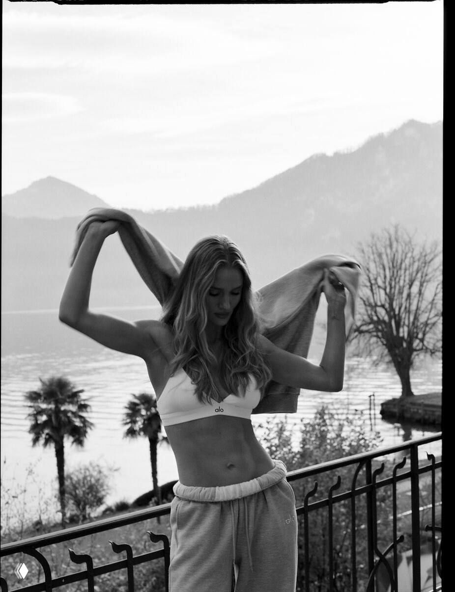 Роузи Хантингтон-Уайтли в новых фотографиях