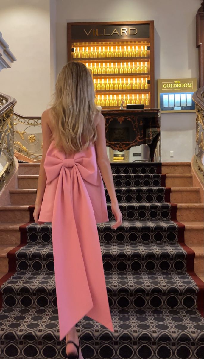 Банты как тренд: платье с бантом к Новому году