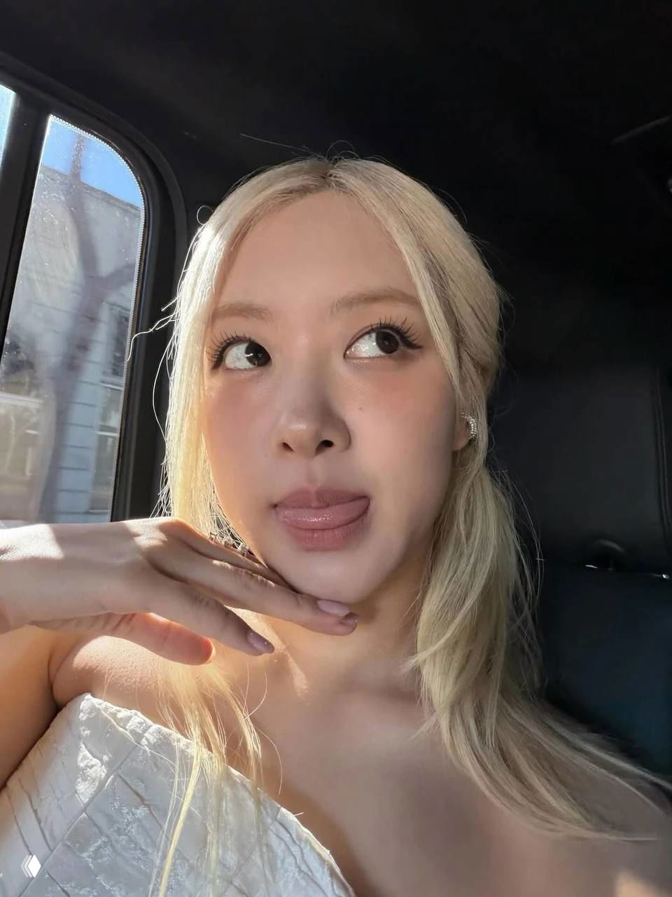 Макияж с небольшой стрелкой снова в моде