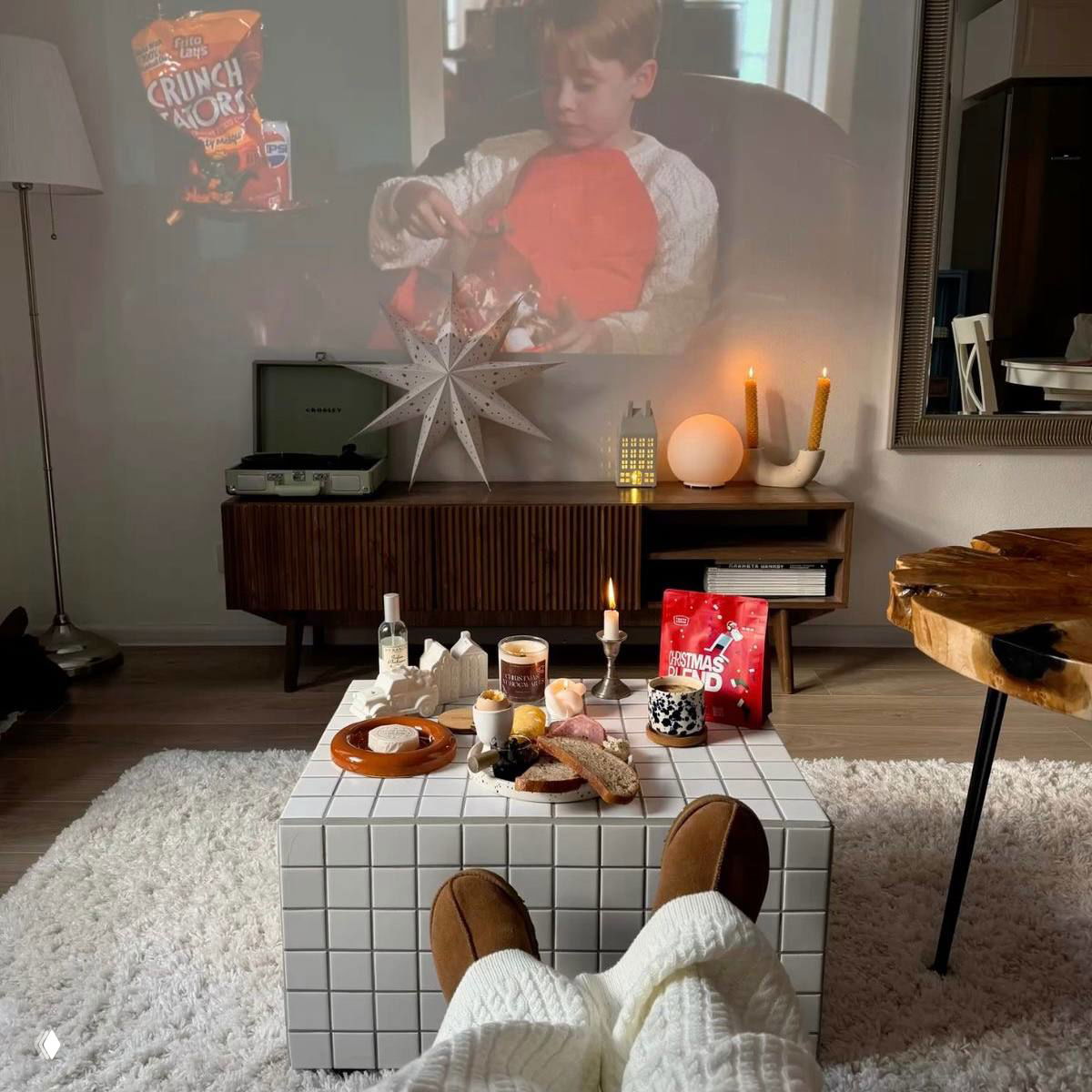 Искажённое изображение постельного белья и пледа с эффектом цифровой мозаики — абстрактное и текстурное сочетание тканей и оттенков