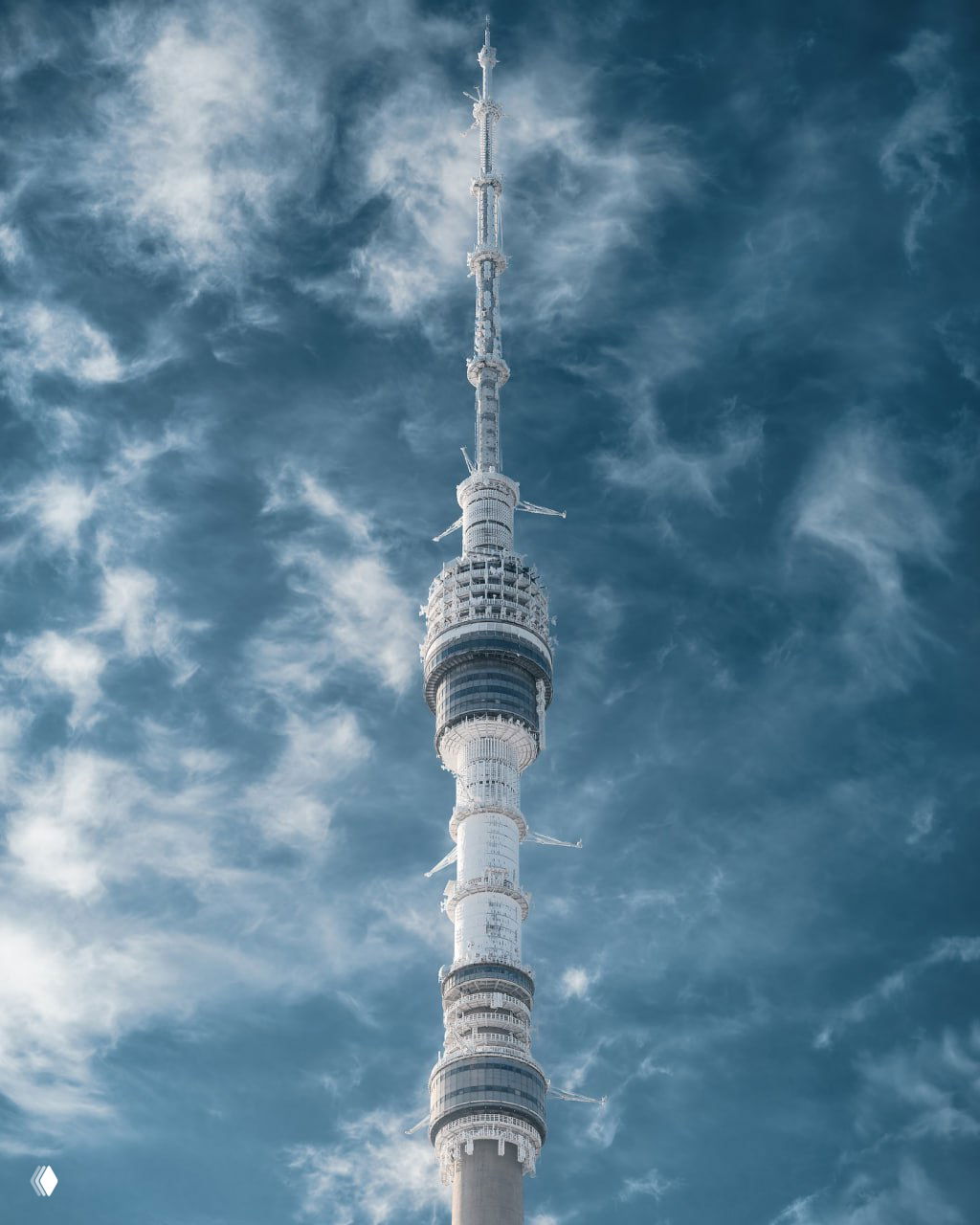 Кадры замёрзшей Останкинской телебашни