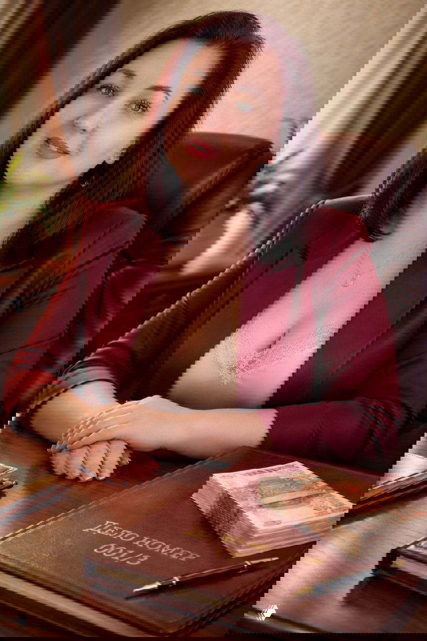 Почему женщина всё тащит на себе в деньгах и доходе