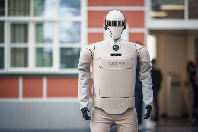 Роботы‑гуманоиды в городской инфраструктуре