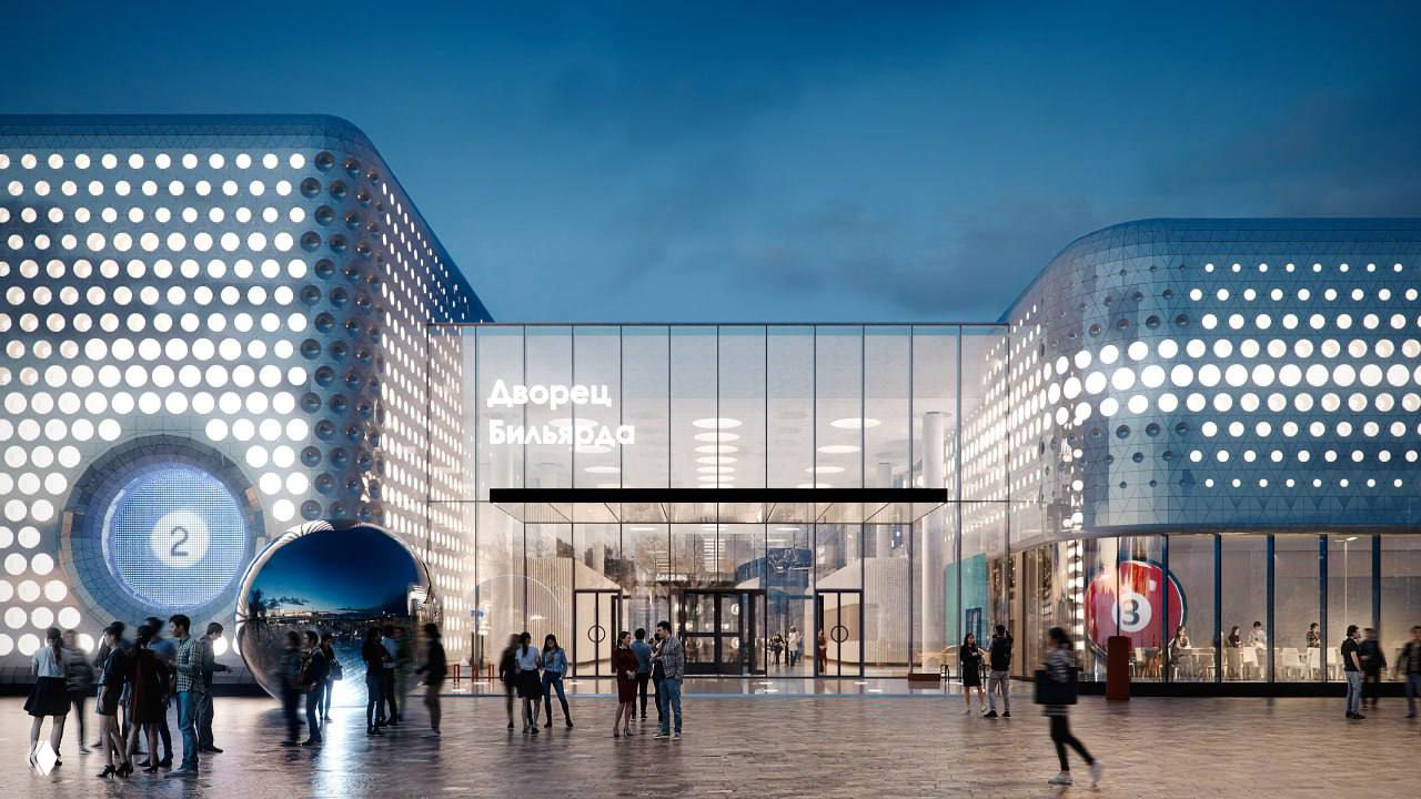 Детализация входной части «Дворца бильярда»: стеклянный вестибюль, вывеска, скульптурные элементы и группы людей на переднем плане в дневной подсветке.