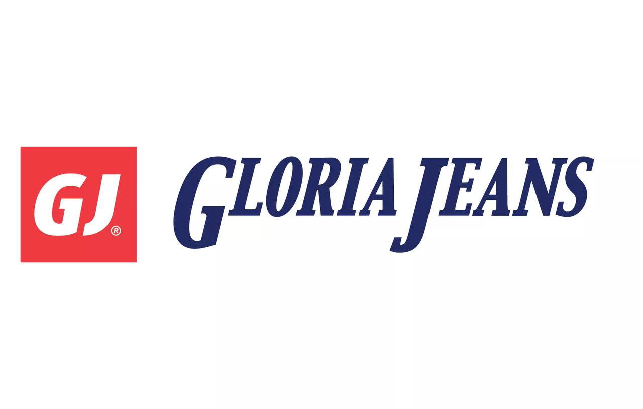 Логотип Gloria Jeans: синий текст и красный квадратик с буквами GJ на белом фоне — визуал для новости о возможной покупке бренда.